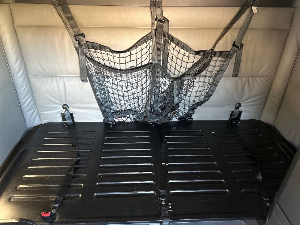 Sleeper Tractor-Heavy Duty Tractors-Freightliner-2022-T12664ST-Dalton-GA-638,306\n\t\tmiles-$ 58,500 - Image 17