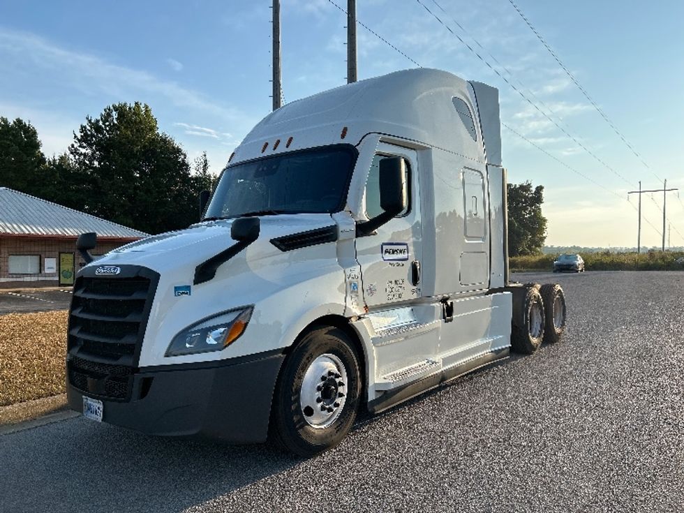 Sleeper Tractor-Heavy Duty Tractors-Freightliner-2022-T12664ST-Dalton-GA-638,306\n\t\tmiles-$ 58,500 - Image 3