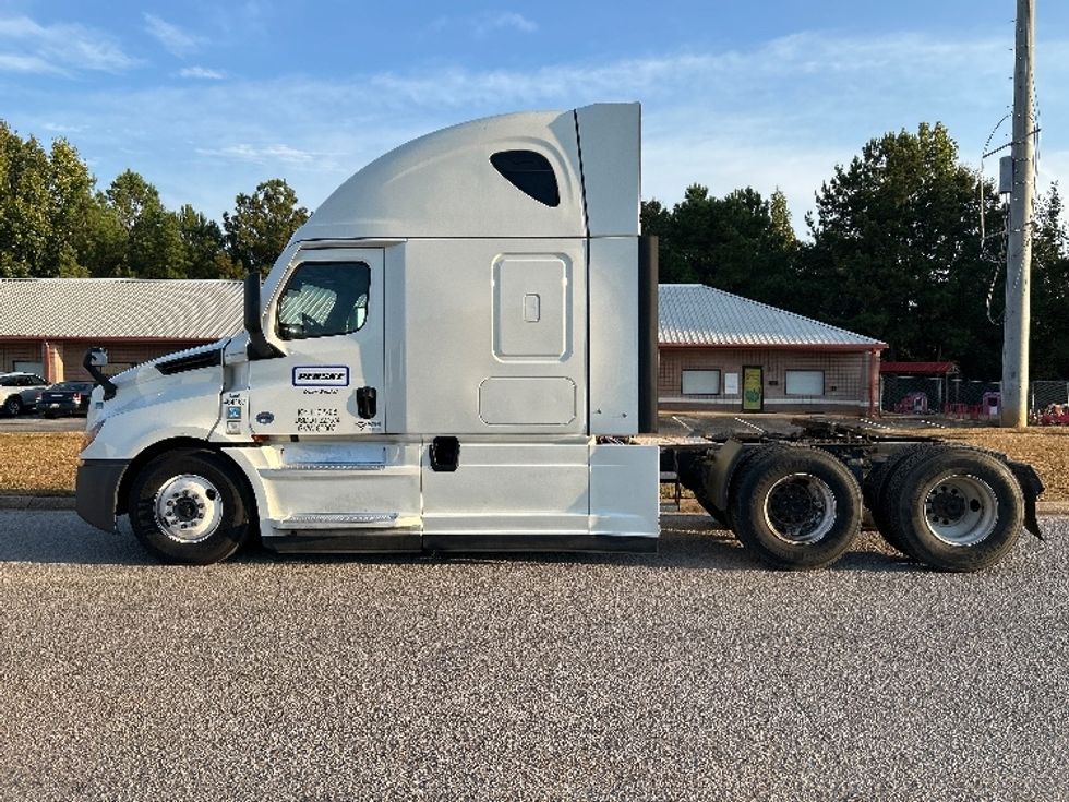 Sleeper Tractor-Heavy Duty Tractors-Freightliner-2022-T12664ST-Dalton-GA-638,306\n\t\tmiles-$ 58,500 - Image 4