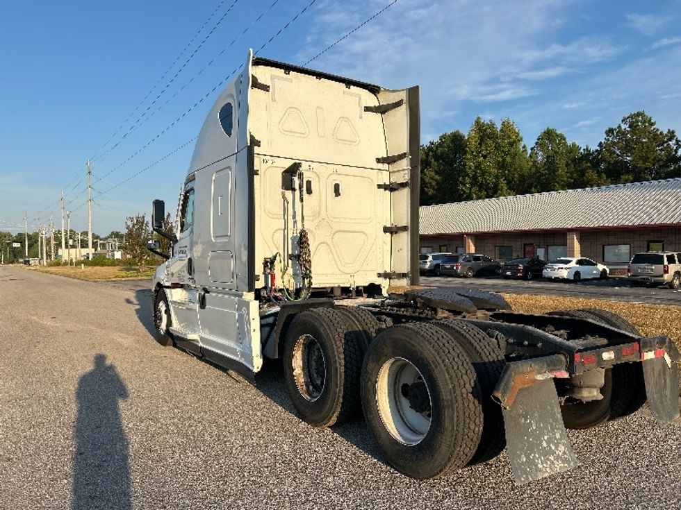 Sleeper Tractor-Heavy Duty Tractors-Freightliner-2022-T12664ST-Dalton-GA-638,306\n\t\tmiles-$ 58,500 - Image 5