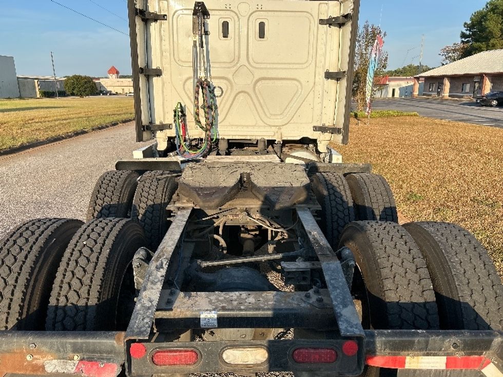 Sleeper Tractor-Heavy Duty Tractors-Freightliner-2022-T12664ST-Dalton-GA-638,306\n\t\tmiles-$ 58,500 - Image 6