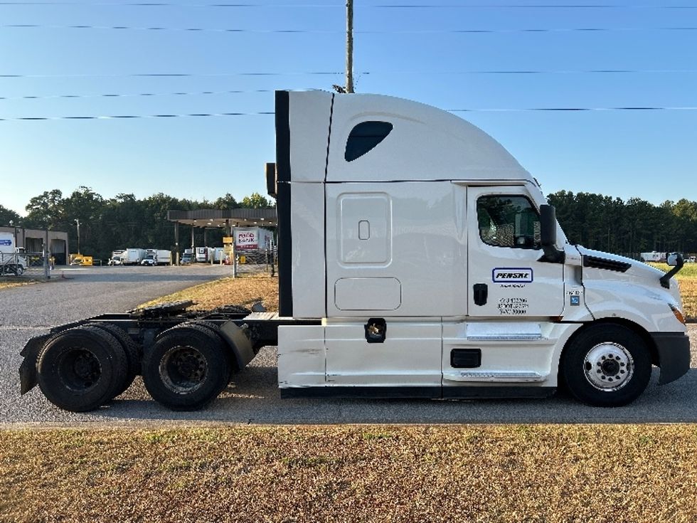 Sleeper Tractor-Heavy Duty Tractors-Freightliner-2022-T12664ST-Dalton-GA-638,306\n\t\tmiles-$ 58,500 - Image 8