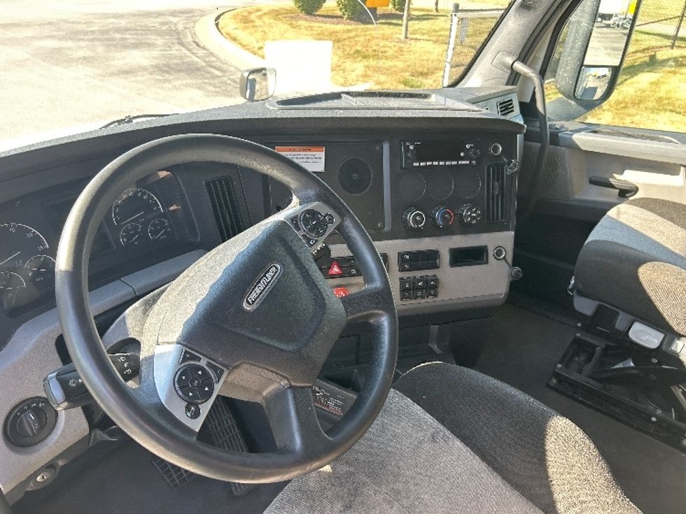 Sleeper Tractor-Heavy Duty Tractors-Freightliner-2022-T12664ST-Davenport-IA-434,470\n\t\tmiles-$ 77,750 - Image 10