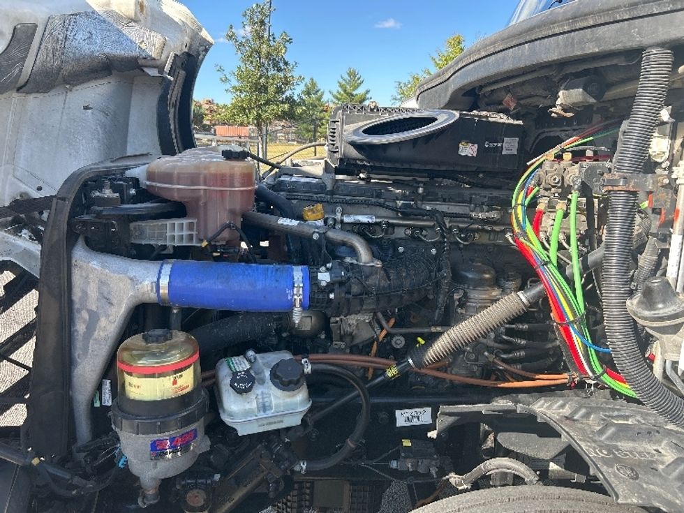 Sleeper Tractor-Heavy Duty Tractors-Freightliner-2022-T12664ST-Davenport-IA-434,470\n\t\tmiles-$ 77,750 - Image 21