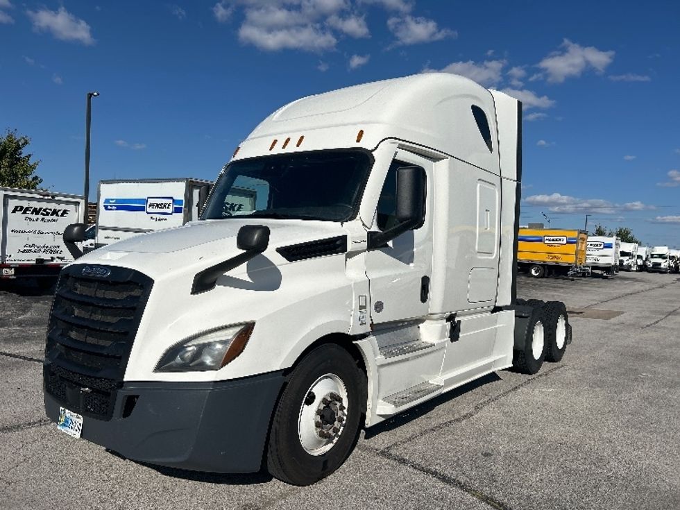 Sleeper Tractor-Heavy Duty Tractors-Freightliner-2022-T12664ST-Davenport-IA-434,470\n\t\tmiles-$ 77,750 - Image 3