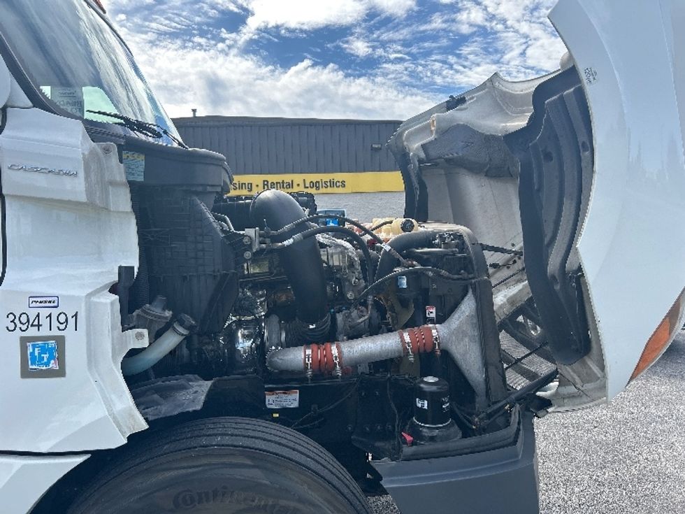 Sleeper Tractor-Heavy Duty Tractors-Freightliner-2022-T12664ST-Davenport-IA-611,253\n\t\tmiles-$ 59,500 - Image 20