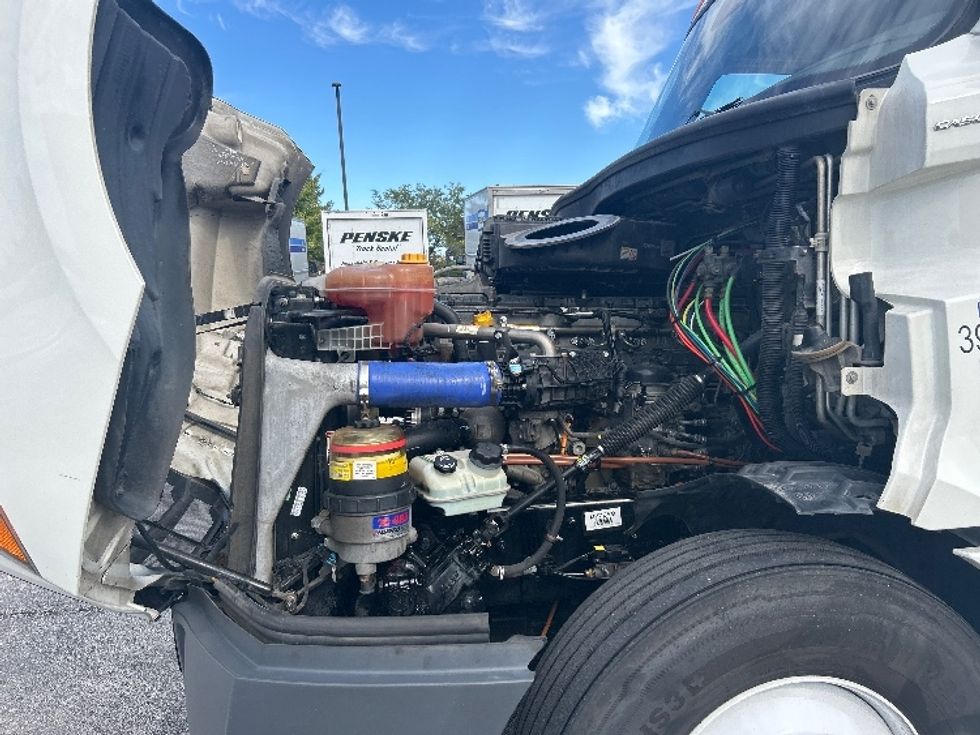 Sleeper Tractor-Heavy Duty Tractors-Freightliner-2022-T12664ST-Davenport-IA-611,253\n\t\tmiles-$ 59,500 - Image 21