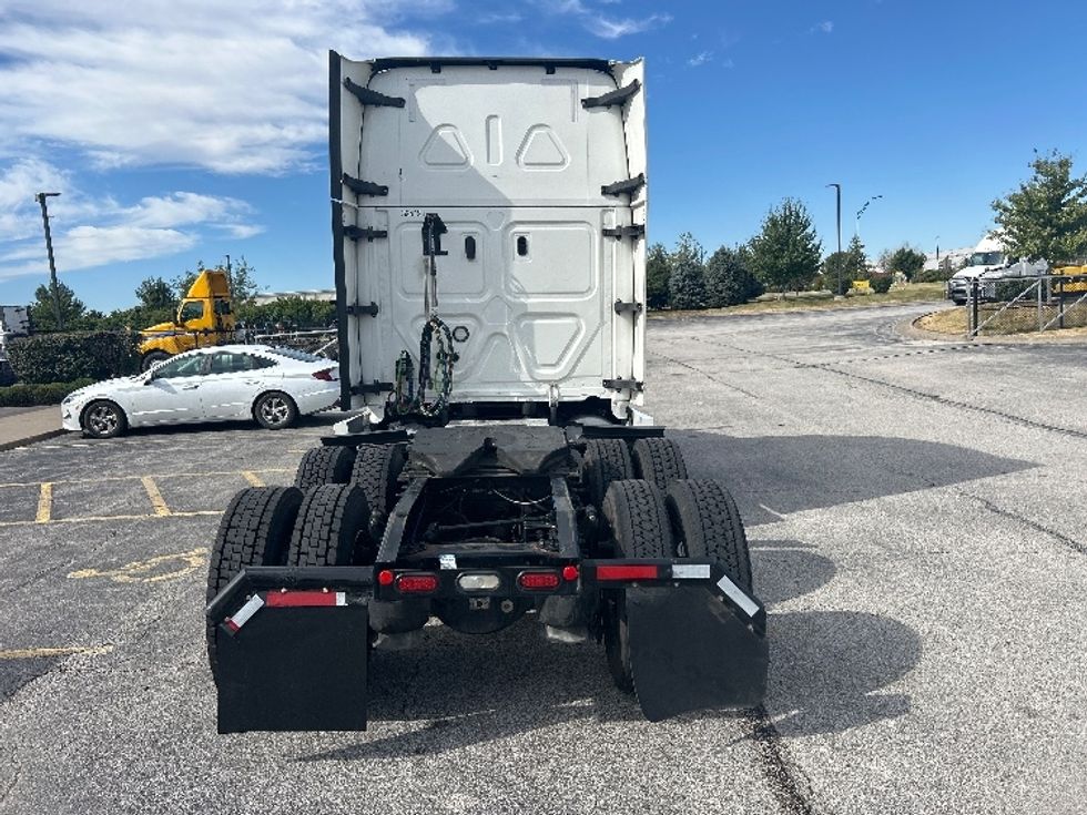 Sleeper Tractor-Heavy Duty Tractors-Freightliner-2022-T12664ST-Davenport-IA-611,253\n\t\tmiles-$ 59,500 - Image 6