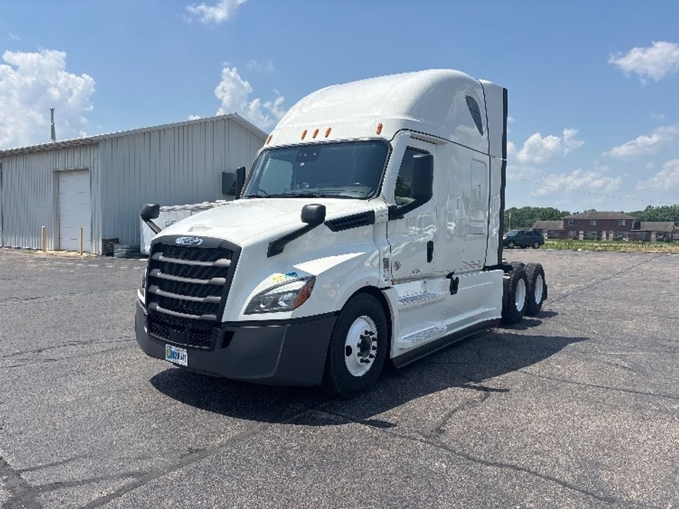 Sleeper Tractor-Heavy Duty Tractors-Freightliner-2022-T12664ST-Dayton-OH-339,978\n\t\tmiles-$ 83,250 - Image 3