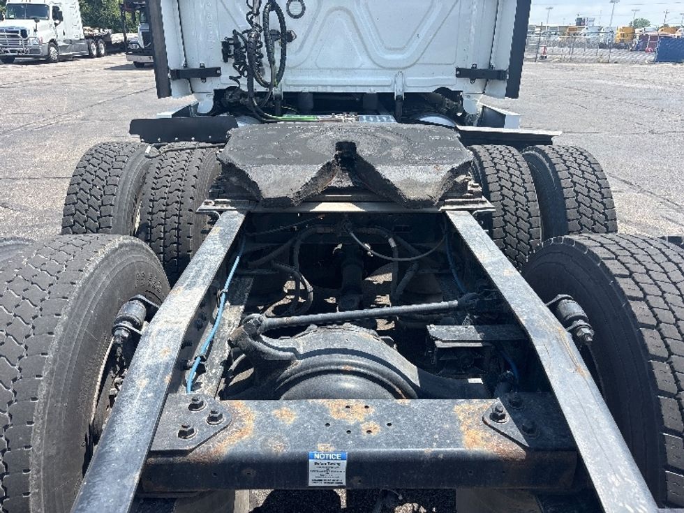 Sleeper Tractor-Heavy Duty Tractors-Freightliner-2022-T12664ST-Dayton-OH-339,978\n\t\tmiles-$ 83,250 - Image 6