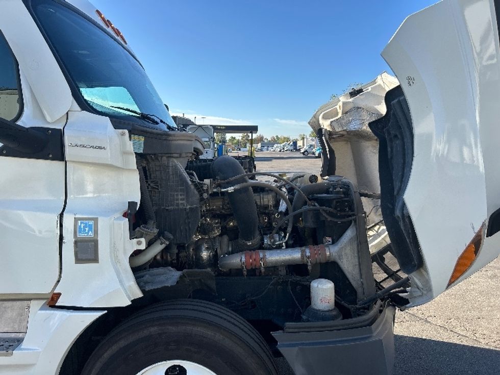 Sleeper Tractor-Heavy Duty Tractors-Freightliner-2022-T12664ST-Dayton-OH-548,810\n\t\tmiles-$ 64,000 - Image 20