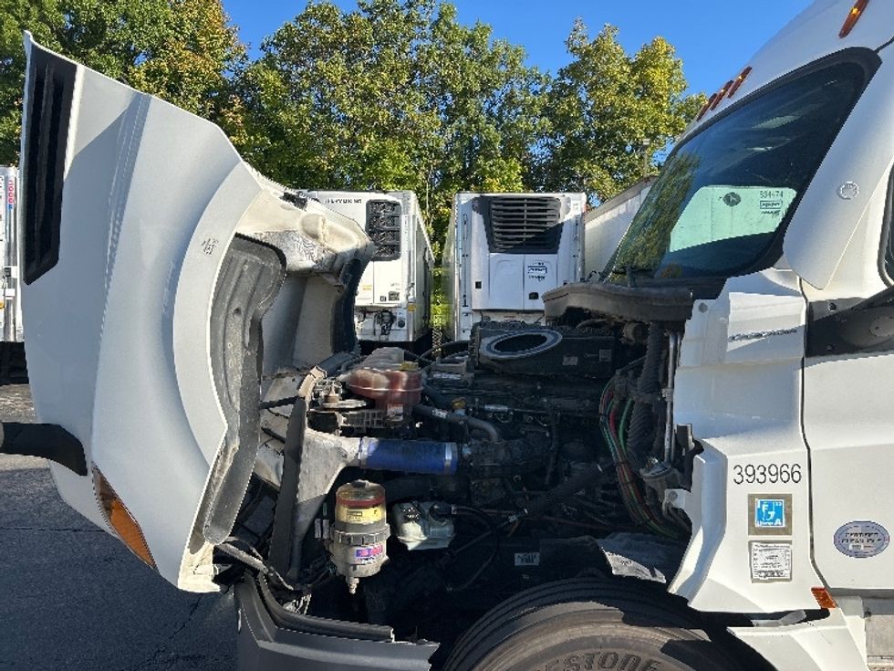 Sleeper Tractor-Heavy Duty Tractors-Freightliner-2022-T12664ST-Dayton-OH-548,810\n\t\tmiles-$ 64,000 - Image 21