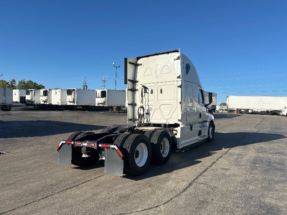 Sleeper Tractor-Heavy Duty Tractors-Freightliner-2022-T12664ST-Dayton-OH-548,810\n\t\tmiles-$ 64,000 - Image 7