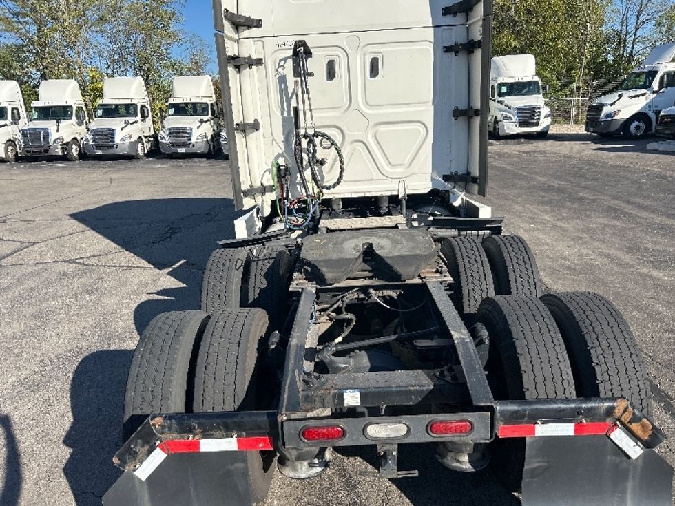 Sleeper Tractor-Heavy Duty Tractors-Freightliner-2022-T12664ST-Dayton-OH-562,465\n\t\tmiles-$ 61,750 - Image 6