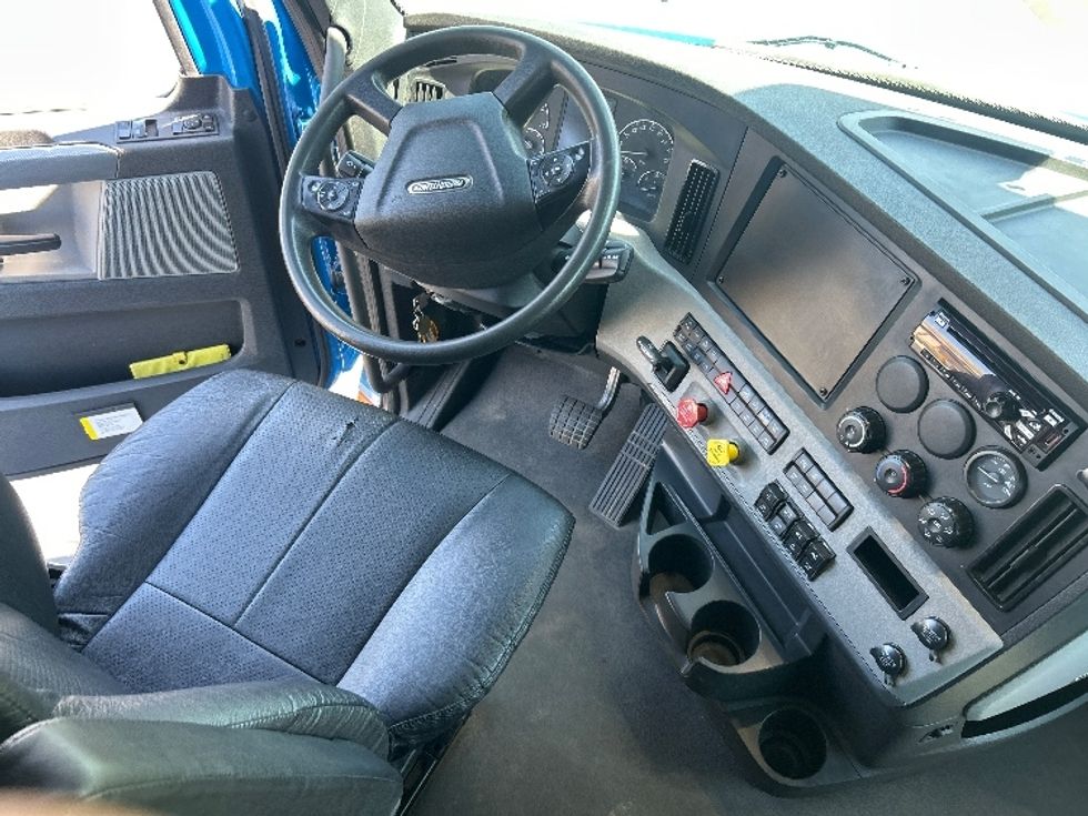 Sleeper Tractor-Heavy Duty Tractors-Freightliner-2022-T12664ST-De Pere-WI-267,960\n\t\tmiles-$ 91,750 - Image 11
