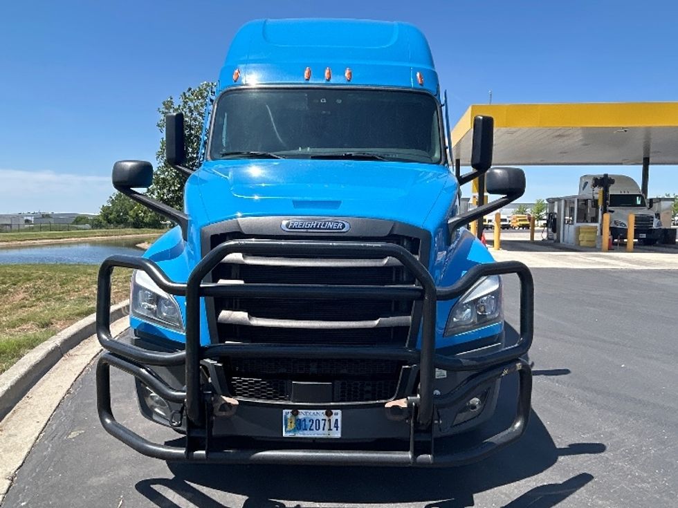 Sleeper Tractor-Heavy Duty Tractors-Freightliner-2022-T12664ST-De Pere-WI-267,960\n\t\tmiles-$ 91,750 - Image 2