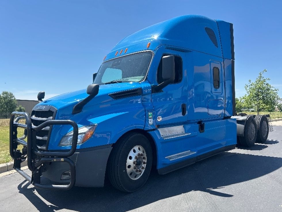 Sleeper Tractor-Heavy Duty Tractors-Freightliner-2022-T12664ST-De Pere-WI-267,960\n\t\tmiles-$ 91,750 - Image 3