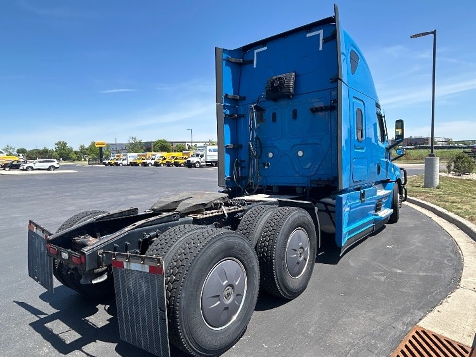 Sleeper Tractor-Heavy Duty Tractors-Freightliner-2022-T12664ST-De Pere-WI-267,960\n\t\tmiles-$ 91,750 - Image 7