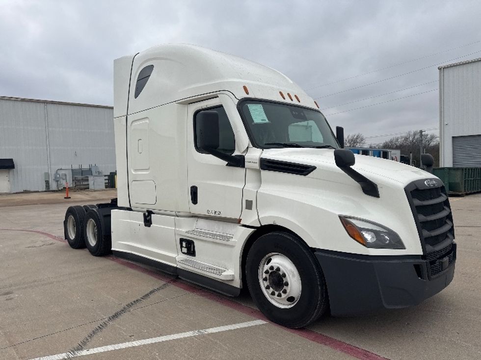 Sleeper Tractor-Heavy Duty Tractors-Freightliner-2022-T12664ST-Denton-TX-574,355\n\t\tmiles-$ 63,750 - Image 1