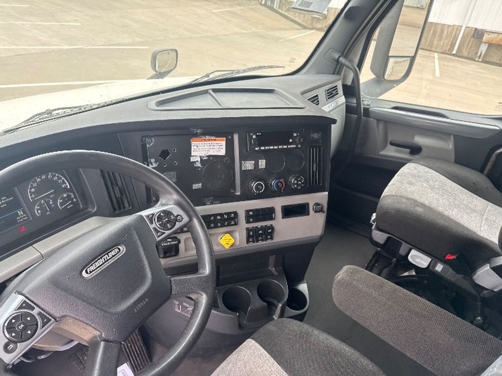 Sleeper Tractor-Heavy Duty Tractors-Freightliner-2022-T12664ST-Denton-TX-574,355\n\t\tmiles-$ 63,750 - Image 10