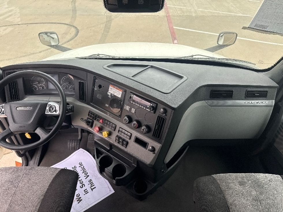 Sleeper Tractor-Heavy Duty Tractors-Freightliner-2022-T12664ST-Denton-TX-574,355\n\t\tmiles-$ 63,750 - Image 12