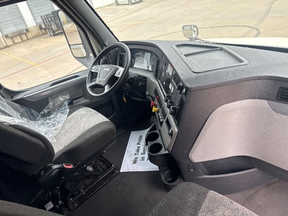 Sleeper Tractor-Heavy Duty Tractors-Freightliner-2022-T12664ST-Denton-TX-574,355\n\t\tmiles-$ 63,750 - Image 15