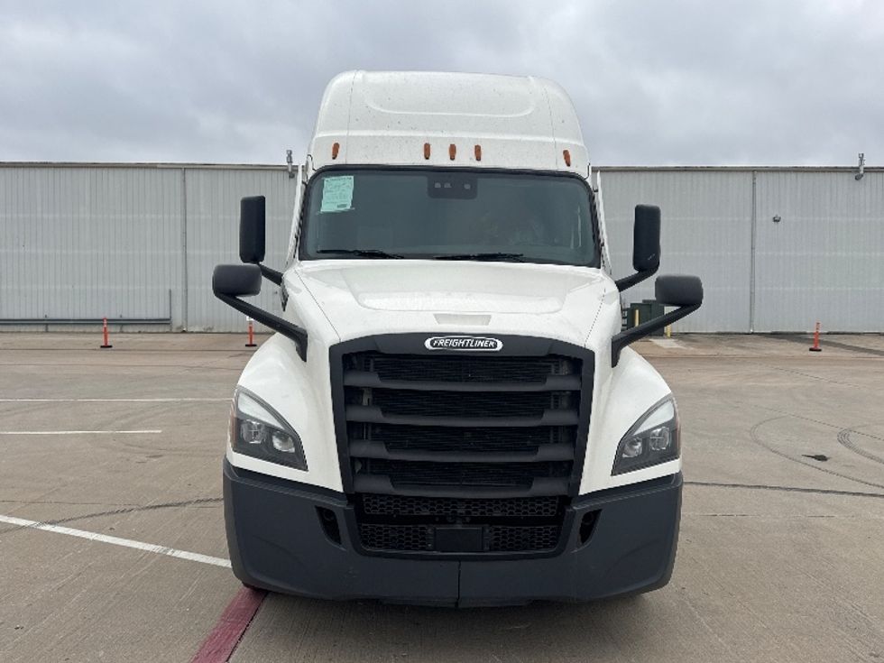 Sleeper Tractor-Heavy Duty Tractors-Freightliner-2022-T12664ST-Denton-TX-574,355\n\t\tmiles-$ 63,750 - Image 2