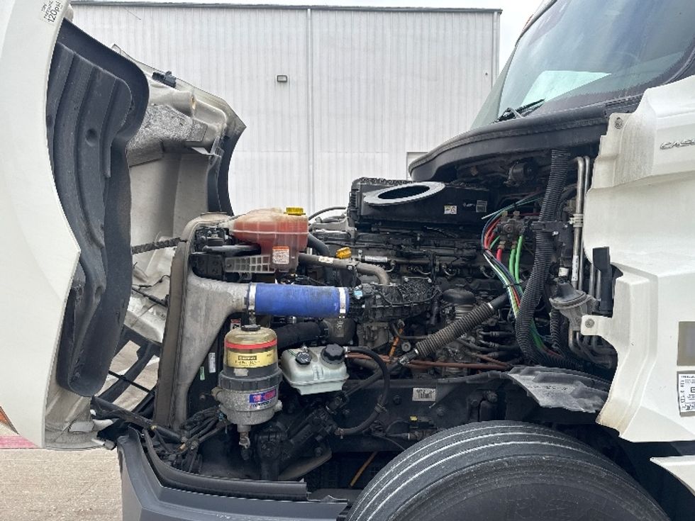 Sleeper Tractor-Heavy Duty Tractors-Freightliner-2022-T12664ST-Denton-TX-574,355\n\t\tmiles-$ 63,750 - Image 21