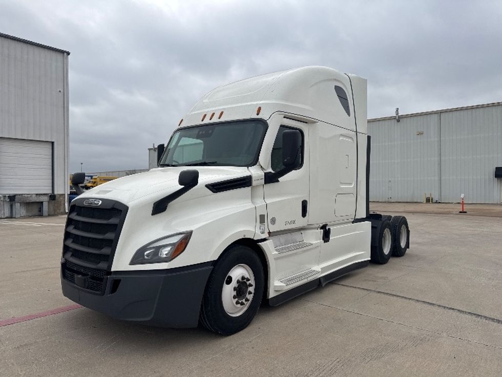 Sleeper Tractor-Heavy Duty Tractors-Freightliner-2022-T12664ST-Denton-TX-574,355\n\t\tmiles-$ 63,750 - Image 3