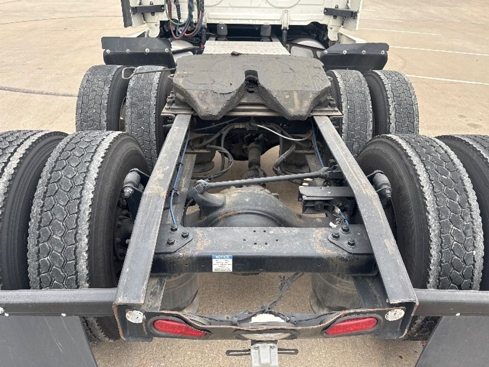 Sleeper Tractor-Heavy Duty Tractors-Freightliner-2022-T12664ST-Denton-TX-574,355\n\t\tmiles-$ 63,750 - Image 6