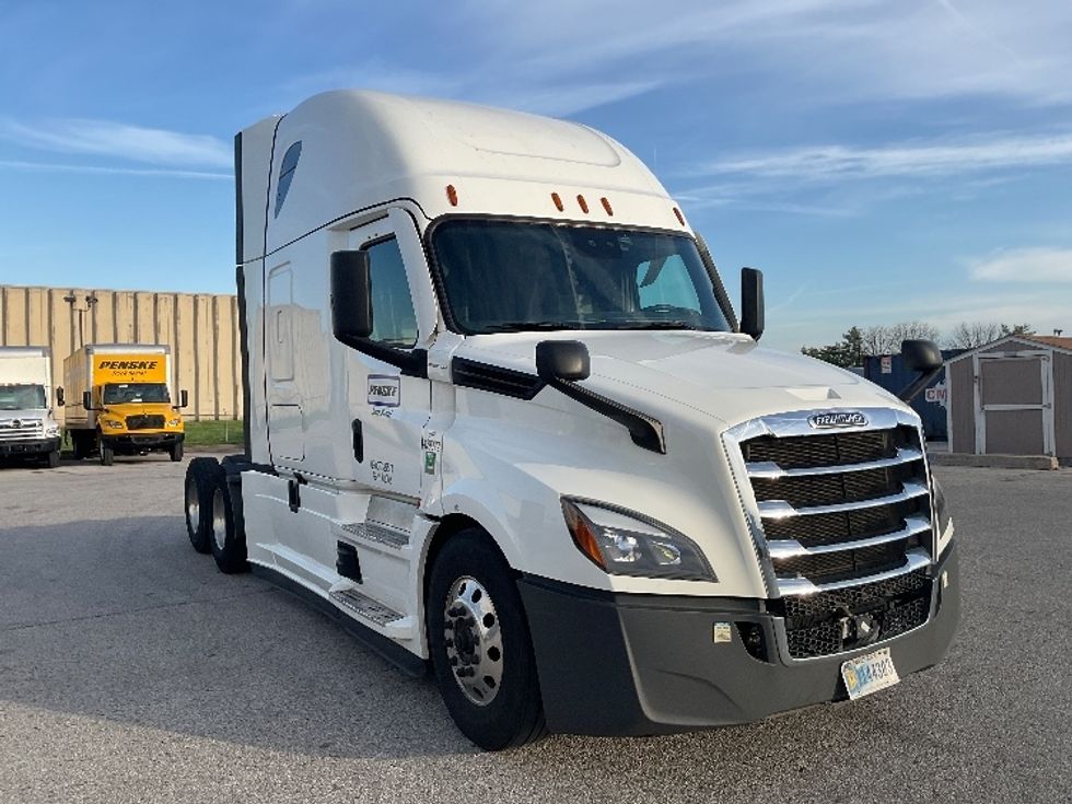 Sleeper Tractor-Heavy Duty Tractors-Freightliner-2022-T12664ST-Denver-CO-393,570\n\t\tmiles-$ 90,500 - Image 1