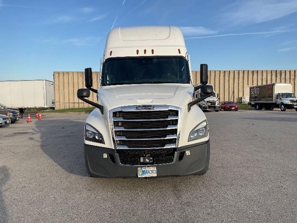 Sleeper Tractor-Heavy Duty Tractors-Freightliner-2022-T12664ST-Denver-CO-393,570\n\t\tmiles-$ 90,500 - Image 2
