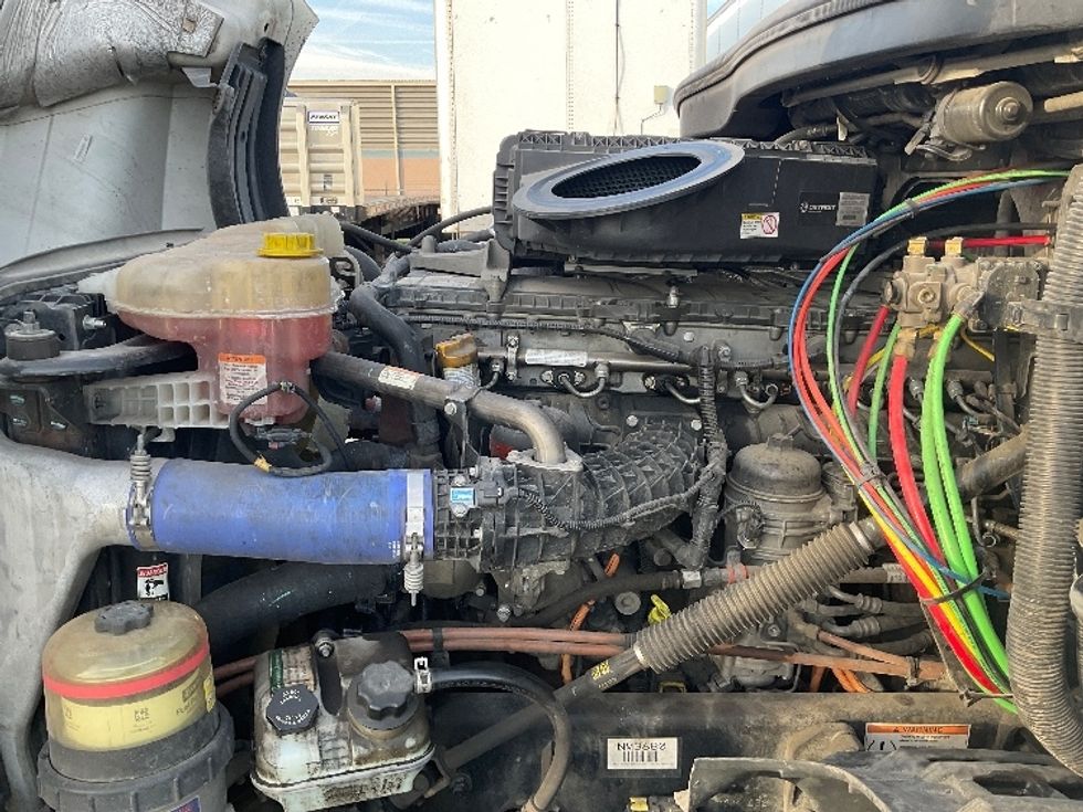 Sleeper Tractor-Heavy Duty Tractors-Freightliner-2022-T12664ST-Denver-CO-393,570\n\t\tmiles-$ 90,500 - Image 21