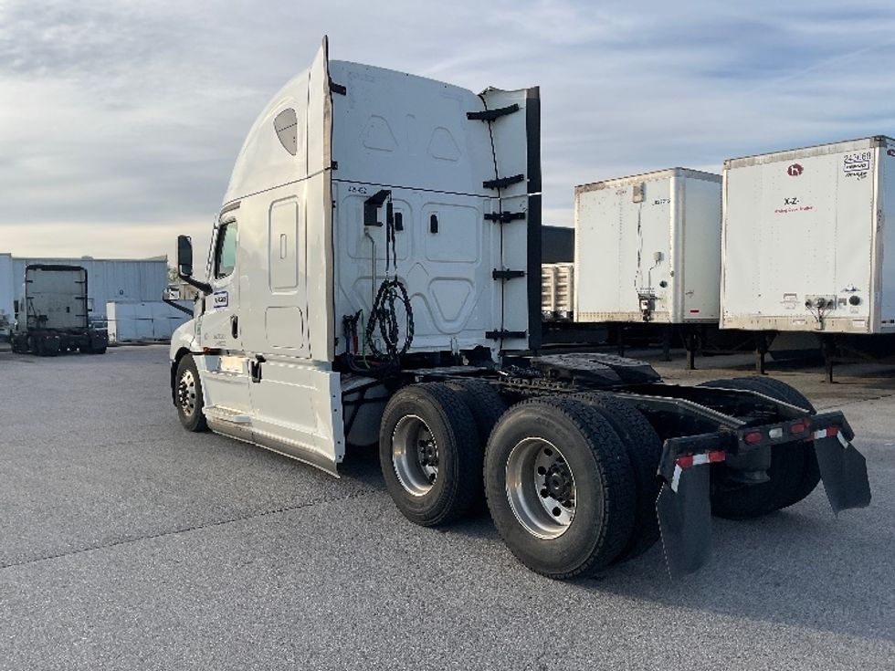 Sleeper Tractor-Heavy Duty Tractors-Freightliner-2022-T12664ST-Denver-CO-393,570\n\t\tmiles-$ 90,500 - Image 5