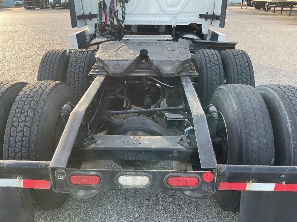 Sleeper Tractor-Heavy Duty Tractors-Freightliner-2022-T12664ST-Denver-CO-393,570\n\t\tmiles-$ 90,500 - Image 6