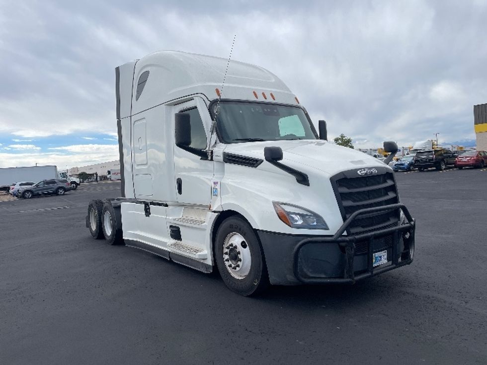 Sleeper Tractor-Heavy Duty Tractors-Freightliner-2022-T12664ST-Denver-CO-460,751\n\t\tmiles-$ 80,250 - Image 1