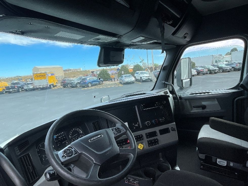 Sleeper Tractor-Heavy Duty Tractors-Freightliner-2022-T12664ST-Denver-CO-460,751\n\t\tmiles-$ 80,250 - Image 10