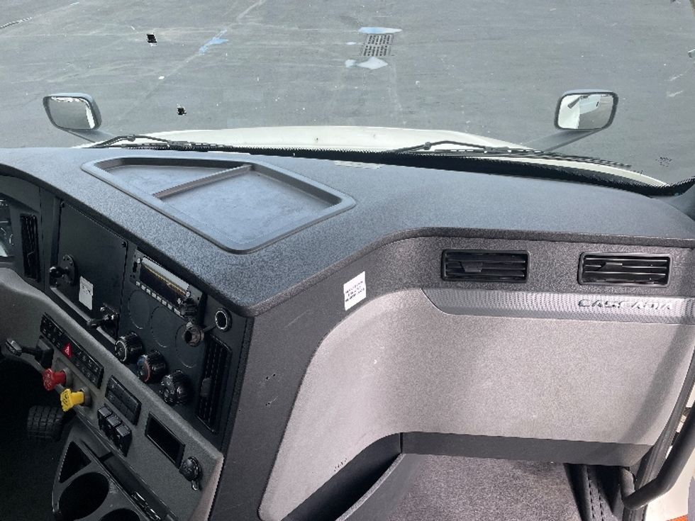 Sleeper Tractor-Heavy Duty Tractors-Freightliner-2022-T12664ST-Denver-CO-460,751\n\t\tmiles-$ 80,250 - Image 14