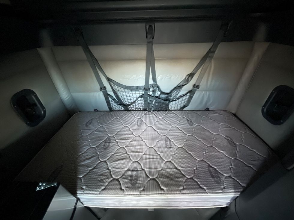 Sleeper Tractor-Heavy Duty Tractors-Freightliner-2022-T12664ST-Denver-CO-460,751\n\t\tmiles-$ 80,250 - Image 17