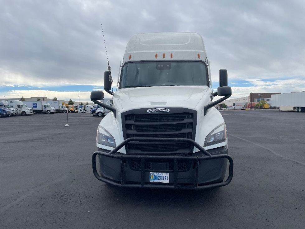 Sleeper Tractor-Heavy Duty Tractors-Freightliner-2022-T12664ST-Denver-CO-460,751\n\t\tmiles-$ 80,250 - Image 2