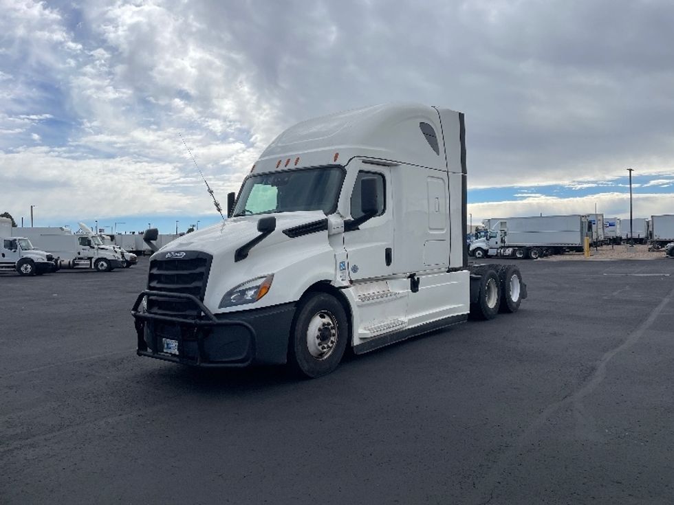 Sleeper Tractor-Heavy Duty Tractors-Freightliner-2022-T12664ST-Denver-CO-460,751\n\t\tmiles-$ 80,250 - Image 3