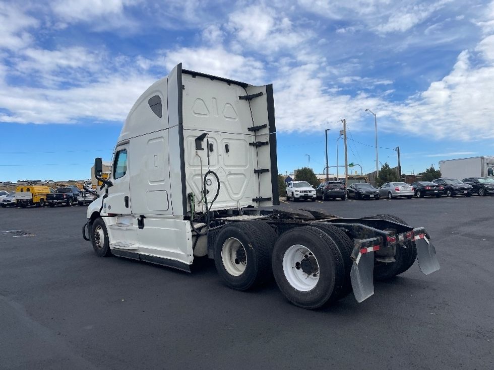Sleeper Tractor-Heavy Duty Tractors-Freightliner-2022-T12664ST-Denver-CO-460,751\n\t\tmiles-$ 80,250 - Image 5