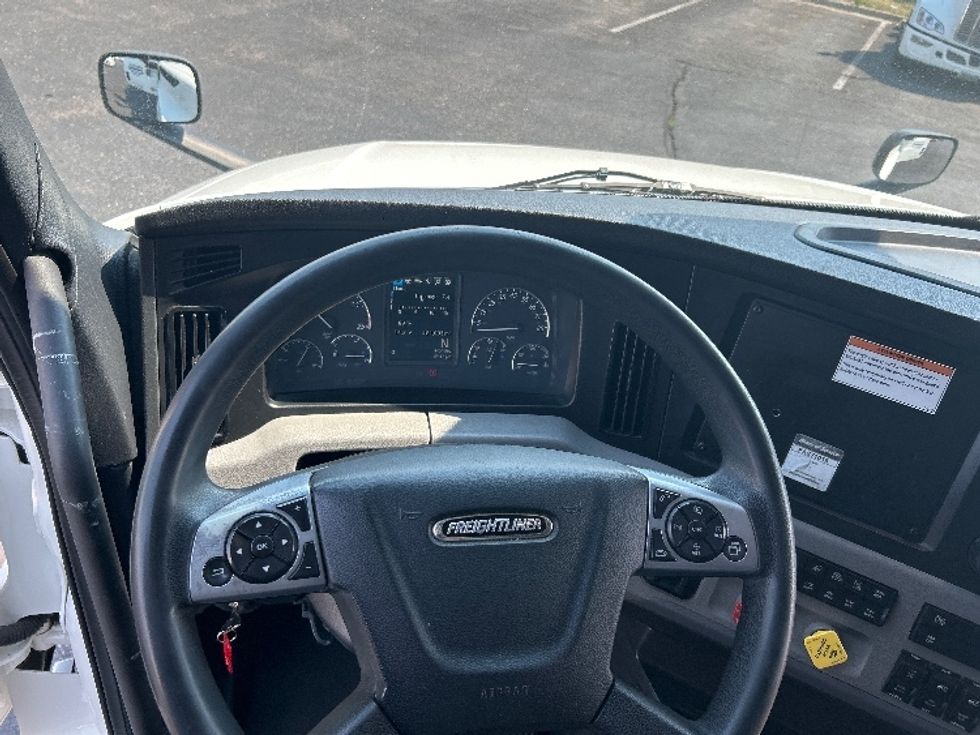 Sleeper Tractor-Heavy Duty Tractors-Freightliner-2022-T12664ST-Denver-CO-481,143\n\t\tmiles-$ 79,000 - Image 10