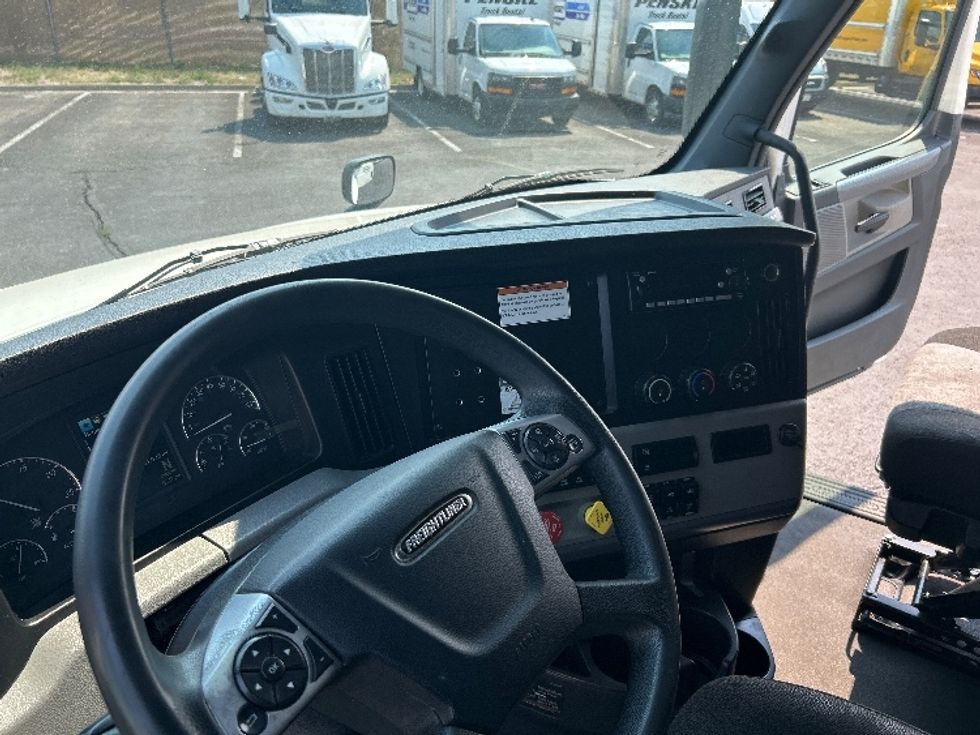 Sleeper Tractor-Heavy Duty Tractors-Freightliner-2022-T12664ST-Denver-CO-481,143\n\t\tmiles-$ 79,000 - Image 11