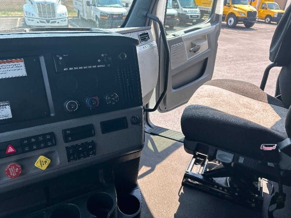 Sleeper Tractor-Heavy Duty Tractors-Freightliner-2022-T12664ST-Denver-CO-481,143\n\t\tmiles-$ 79,000 - Image 12