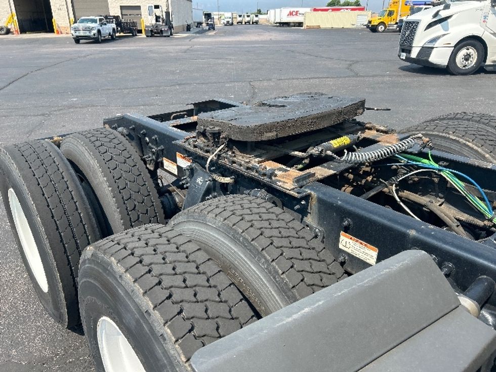 Sleeper Tractor-Heavy Duty Tractors-Freightliner-2022-T12664ST-Denver-CO-481,143\n\t\tmiles-$ 79,000 - Image 23
