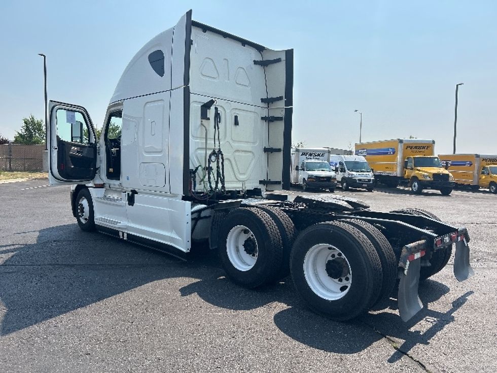 Sleeper Tractor-Heavy Duty Tractors-Freightliner-2022-T12664ST-Denver-CO-481,143\n\t\tmiles-$ 79,000 - Image 5