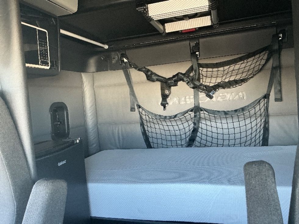 Sleeper Tractor-Heavy Duty Tractors-Freightliner-2022-T12664ST-Denver-CO-593,163\n\t\tmiles-$ 65,500 - Image 15