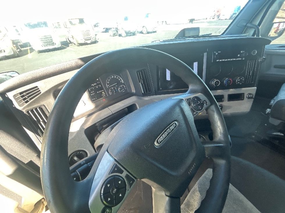 Sleeper Tractor-Heavy Duty Tractors-Freightliner-2022-T12664ST-Denver-CO-635,712\n\t\tmiles-$ 61,500 - Image 10