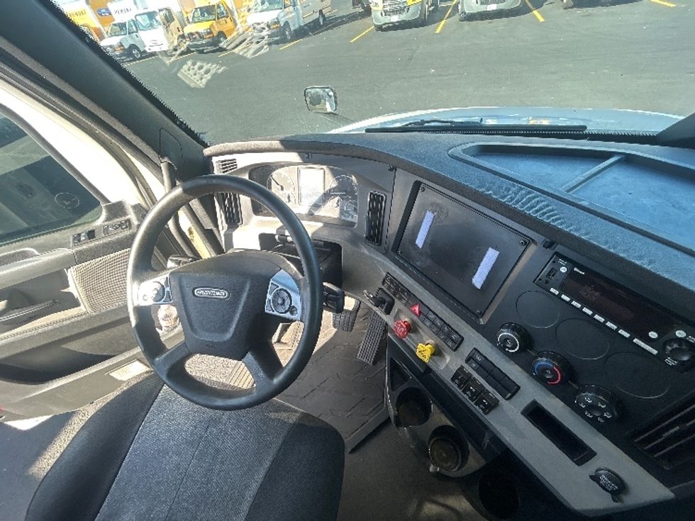 Sleeper Tractor-Heavy Duty Tractors-Freightliner-2022-T12664ST-Denver-CO-635,712\n\t\tmiles-$ 61,500 - Image 11